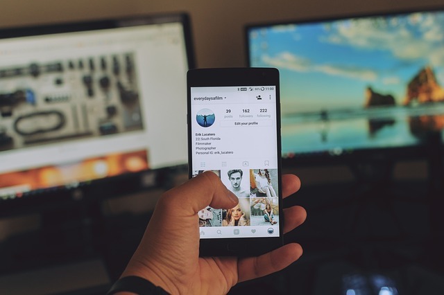 tres de las estrategias de marketing digital que estarán vigentes y empoderarán a las empresas serán la realización adecuada del posicionamiento SEO, el manejo de contenidos y las historias en redes sociales.